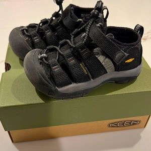 Toddler Keen sandals - new!